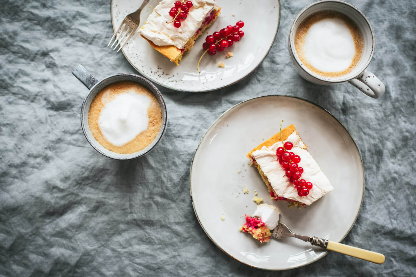 Roter Johannisbeer-Kuchen mit Baiser