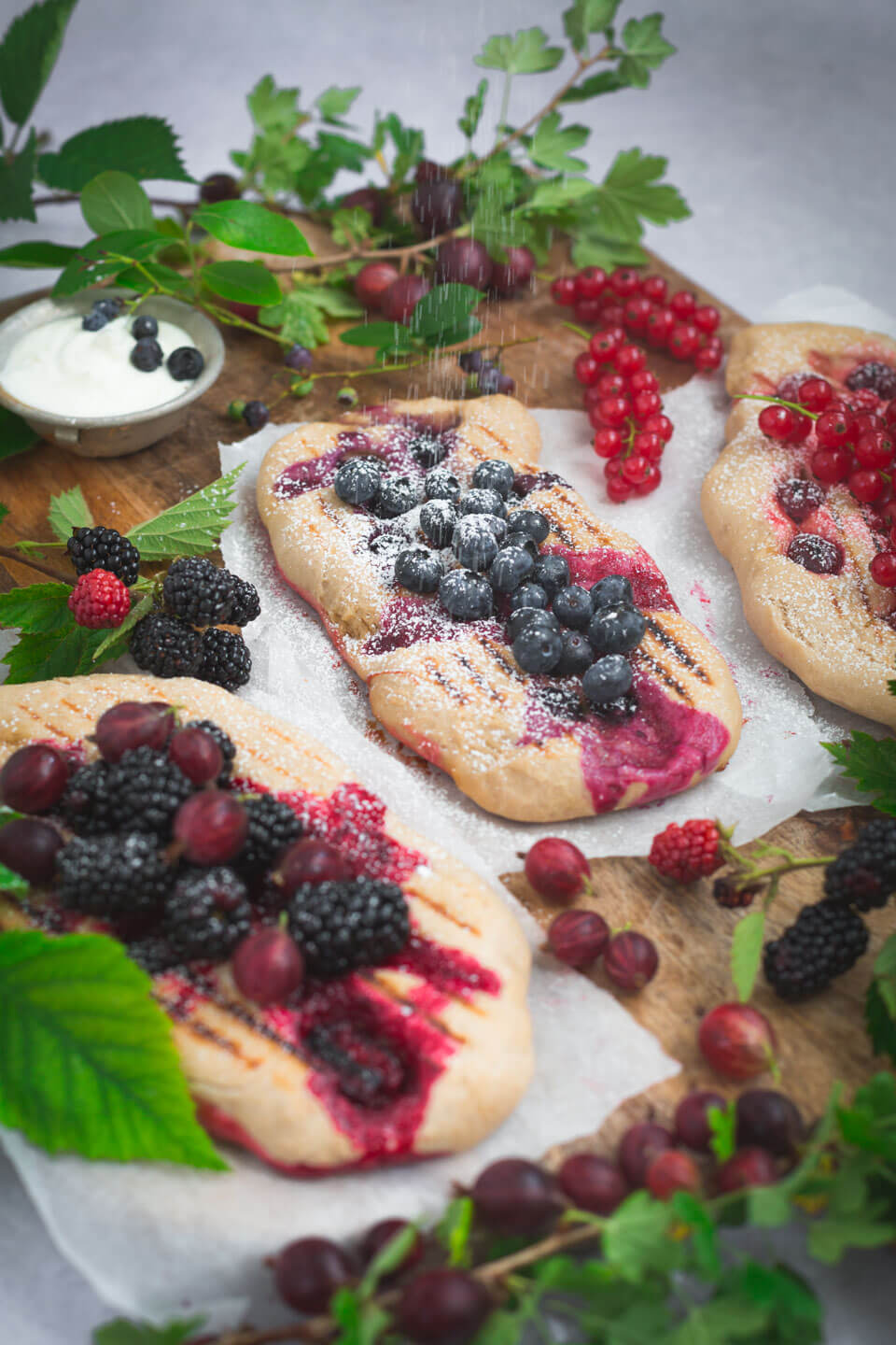 Süßes Grillbrot mit Beeren