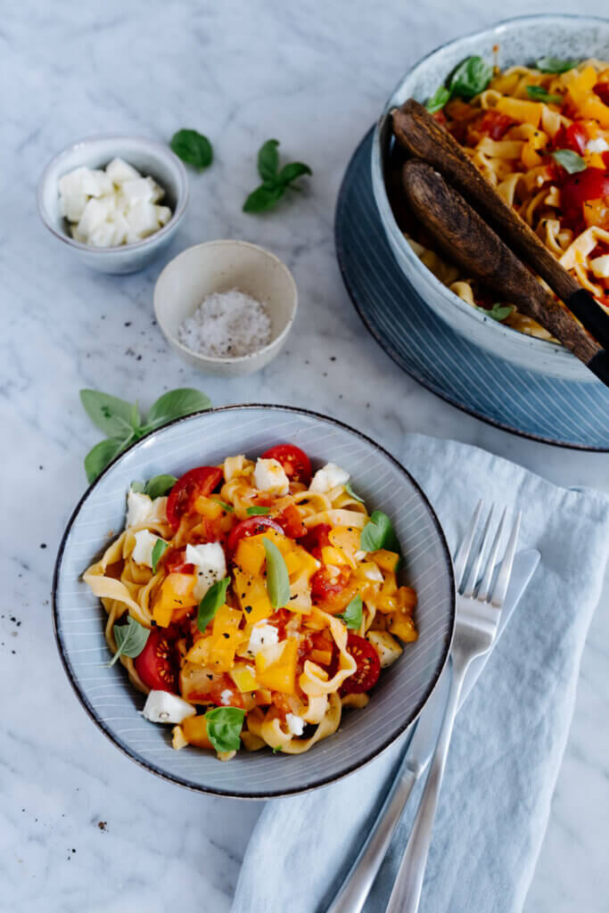 Nudeln mit Tomatensoße