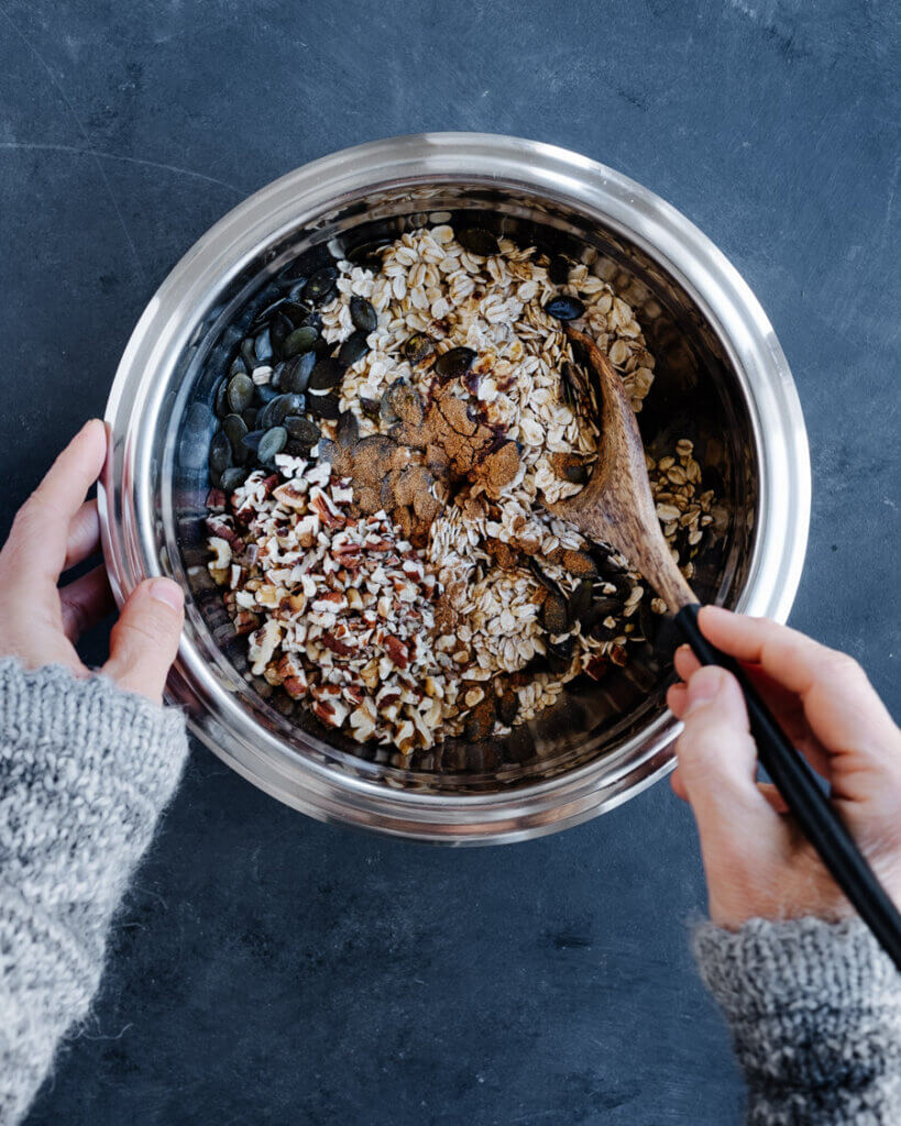 Zutaten Pumkin Pie Granola in Rührschüssel